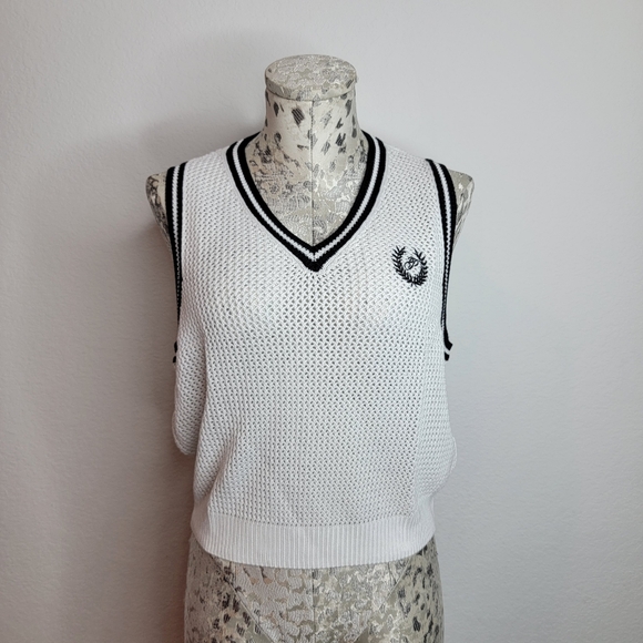 PINK Victoria's Secret Cambridge Knit Cropped Vest. - Picture 4 of 11